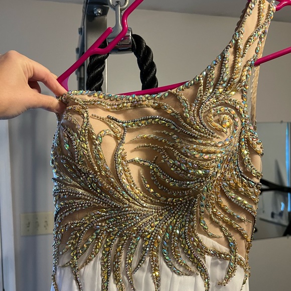 La Femme One Shoulder Gown - Picture 2 of 6